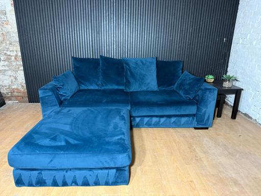 Buy & Sell Irlams O`Th`Height Salford - Photos for HIGH STREET Plush Velvet Sofa+Matching Pouf