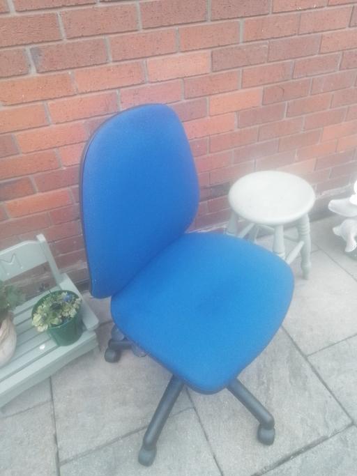 Buy & Sell Aldridge Walsall - Photos for BLUE OFFICE CHAIR ADJUSTABLE HEIGHT