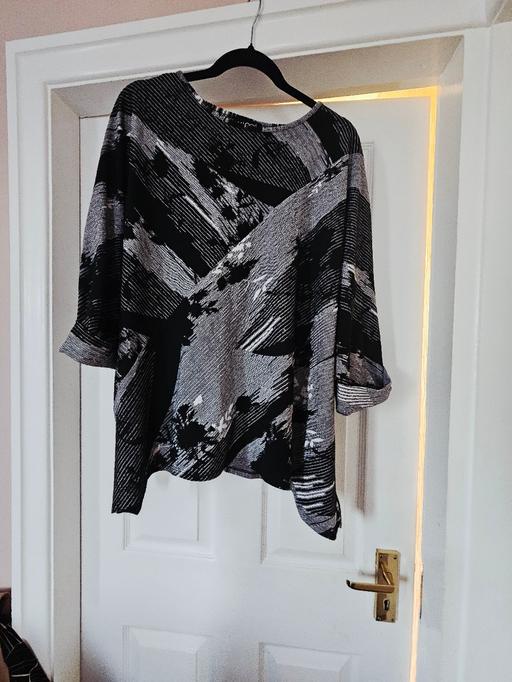 Buy & Sell Newton Doncaster - Photos for Top, size 18.. like new.