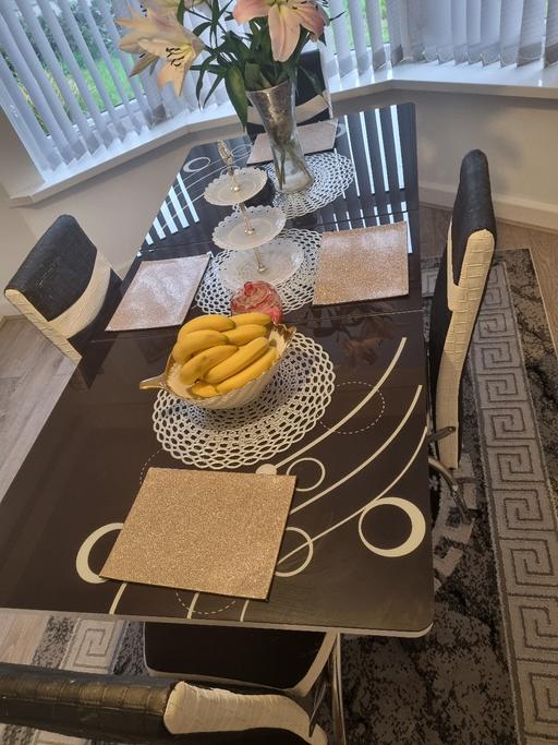Buy & Sell West Bromwich Sandwell - Photos for dinning table with 4 chairs