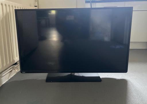 Buy & Sell Hoxton North London - Photos for Pre loved 43 inch Toshiba TV with the remote!