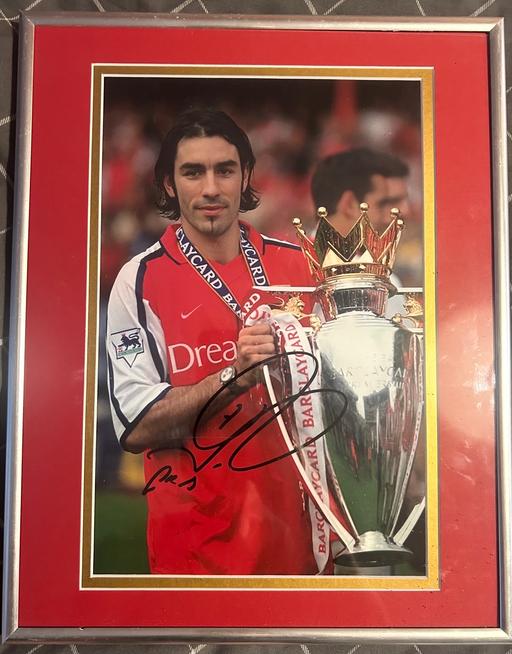 Buy & Sell Park Hill Sheffield - Photos for Robert pires signed picture