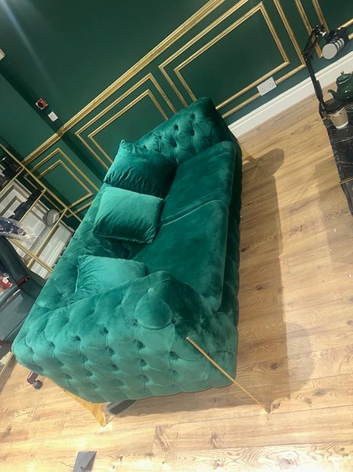 Buy & Sell Idle Moor Bradford - Photos for 3 seater gold and green sofa