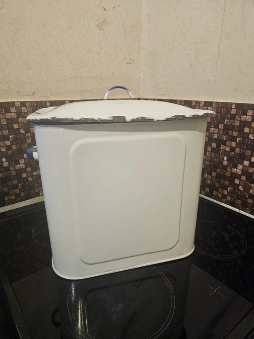 Buy & Sell Holly Hall Dudley - Photos for VINTAGE ENAMEL BREAD/STORAGE BIN