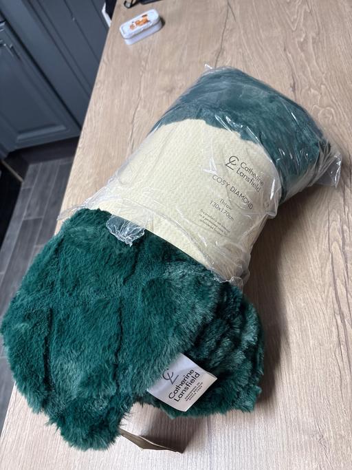 Buy & Sell Duckmanton Chesterfield - Photos for Catherine lansfield cosy diamond throw