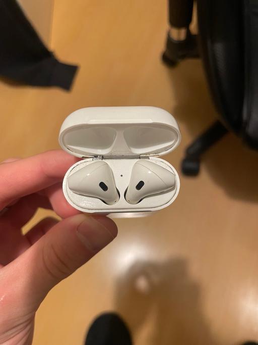 Buy & Sell Holloway North London - Photos for Apple AirPods + FREE cable and charger