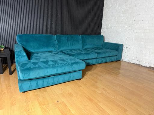 Buy & Sell Irlams O`Th`Height Salford - Photos for HIGH STREET Plush Velvet Corner Sofa