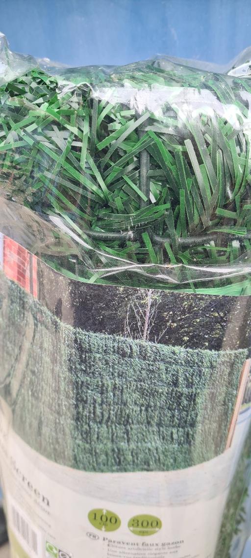 Buy & Sell Eckington North East Derbyshire - Photos for NEW FAUX GRASS PRIVACY SCREEN