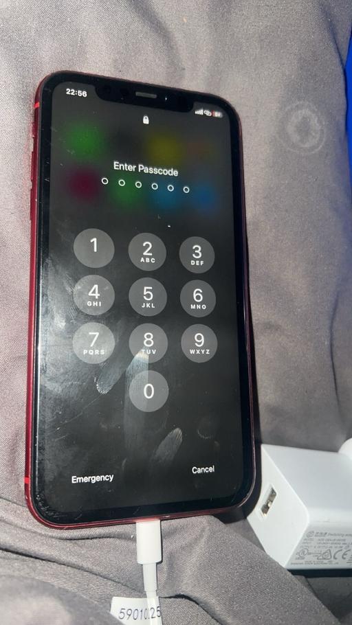 Buy & Sell South Croydon Croydon - Photos for iPhone 11 64gb red