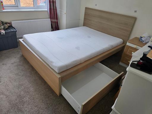 Buy & Sell Buckhurst Hill Epping Forest - Photos for (can deliver) Double bed and mattress