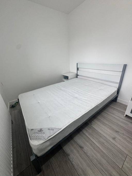 Buy & Sell Loughton Epping Forest - Photos for (can deliver) Double bed and mattress