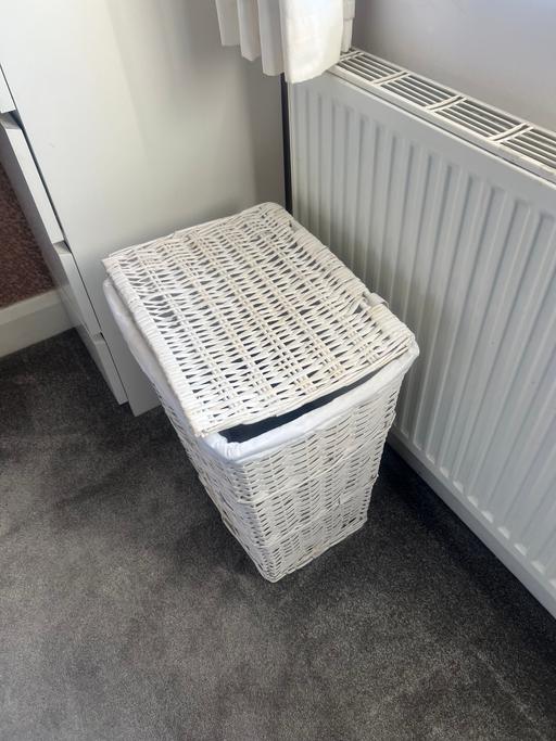 Buy & Sell Redhill Reigate and Banstead - Photos for White wicker wash basket