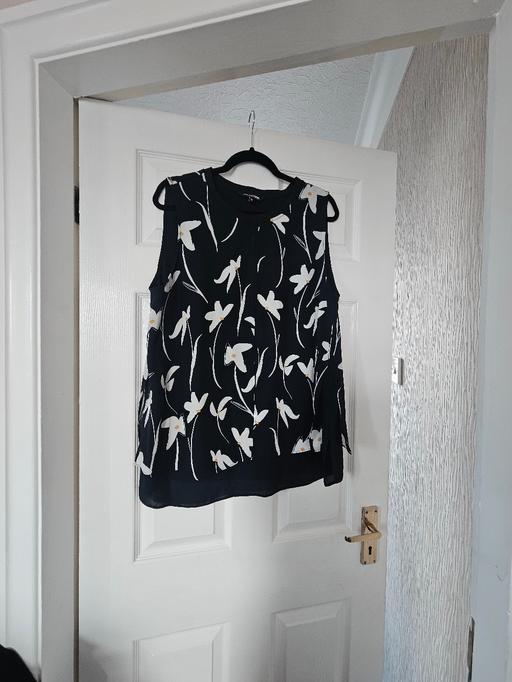 Buy & Sell Newton Doncaster - Photos for Debenhams top, size 18.. like new.