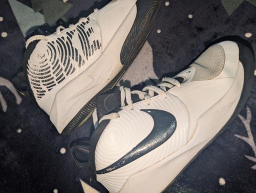Buy & Sell Woodsetton Dudley - Photos for Nike trainers size 5