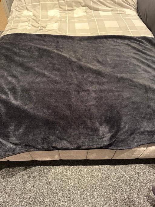 Buy & Sell New Eltham South East London - Photos for King size plush black blanket/throw