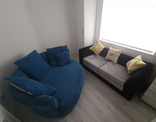 Buy & Sell Stoneycroft Liverpool - Photos for comfortable couch set with pillows