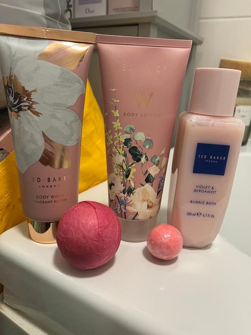 Buy & Sell Pocklington East Riding of Yorkshire - Photos for Ted Baker pink gift set Christmas
