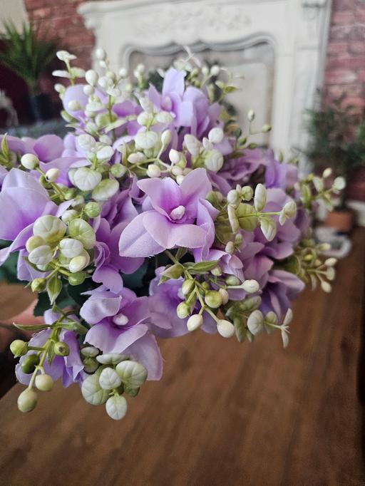 Buy & Sell Pensnett Dudley - Photos for 4 X BUNCHES OF FLOWERS...NEW