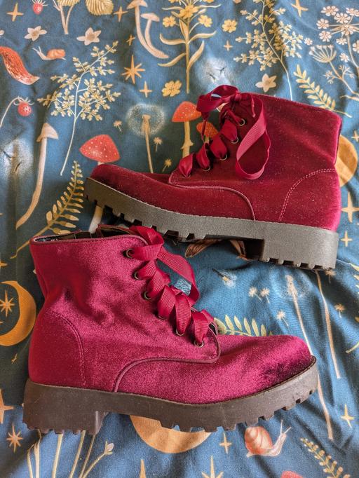 Buy & Sell Kingswinford Dudley - Photos for girls red velvet boots size 2
