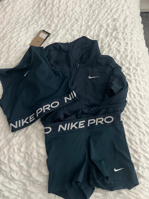 Buy & Sell Whitefield Bury - Photos for Nike short and top set