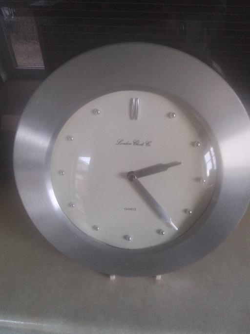 Buy & Sell Streetly Walsall - Photos for LONDON QUARZ CLOCK