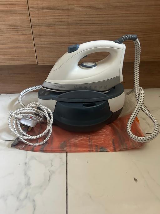 Buy & Sell Streatham Common South West London - Photos for Steam iron Lloytron