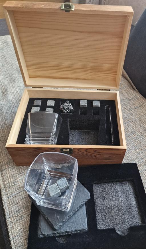 Buy & Sell Pendeford Wolverhampton - Photos for Elegant Whiskoff whiskey gift set in a wooden