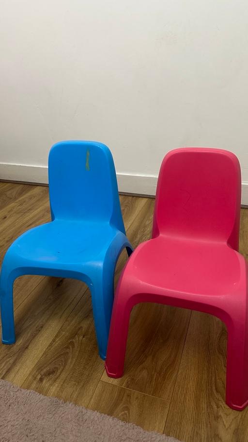 Buy & Sell Upper Edmonton North London - Photos for Pink and blue sturdy kids chairs