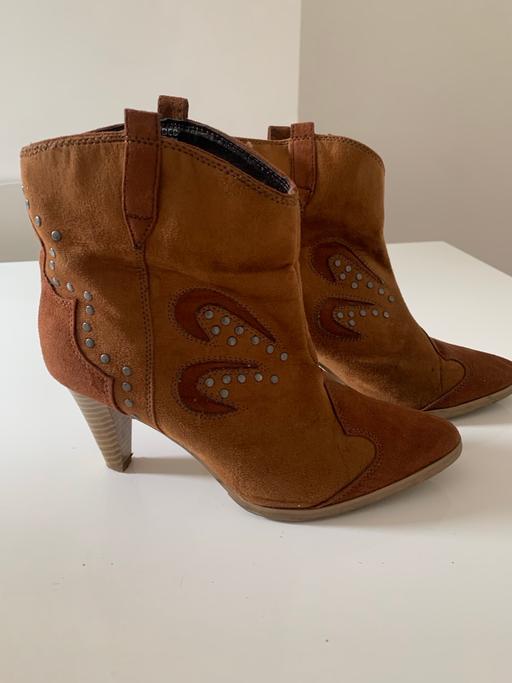 Buy & Sell Northumberland Park North London - Photos for Size 6 brown suede cowgirl shoes, heels boots