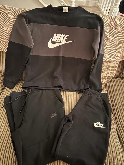 Buy & Sell Chinbrook South East London - Photos for Nike tracksuit bottims & jumper 