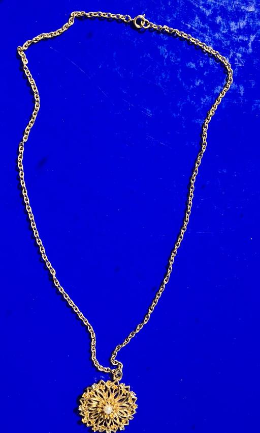 Buy & Sell Yeovil Somerset - Photos for Ladies rolled gold star burst necklace 5.2ct