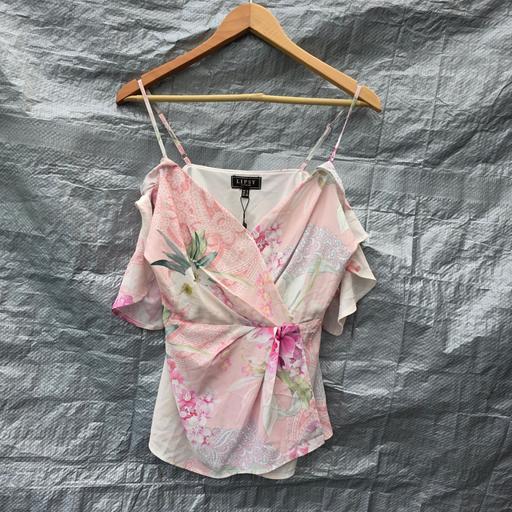 Buy & Sell Amblecote Dudley - Photos for Lipsy Wrap Style Cold Shoulder Floral Top