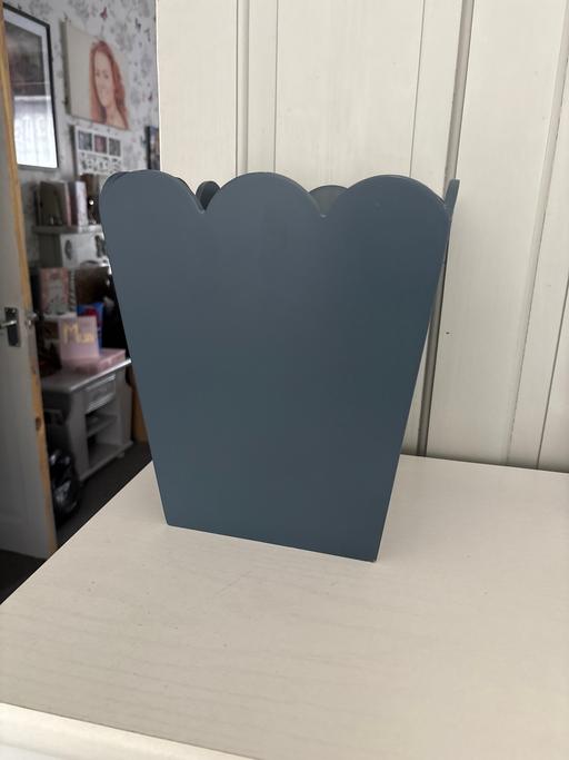 Buy & Sell Duckmanton Chesterfield - Photos for John Lewis scalloped bin