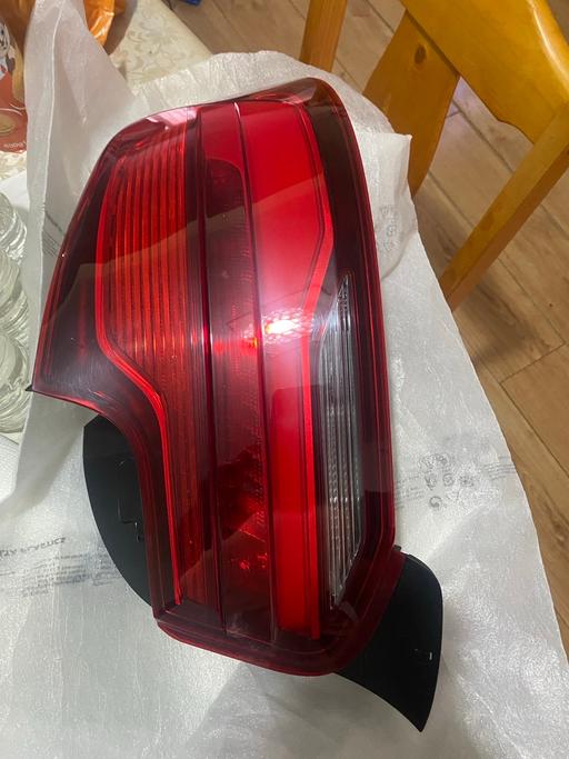 Vehicles White Hart Lane Station North London - Photos for BMW rear tail light M2