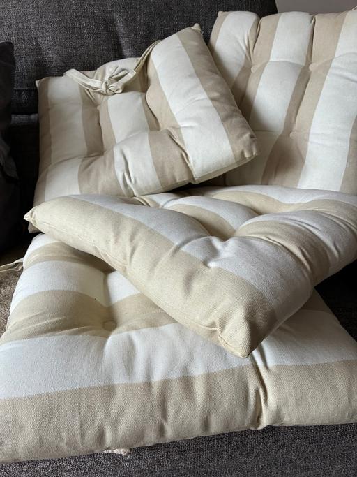 Buy & Sell Lye Dudley - Photos for Four Seat Pad Cushions with Ties