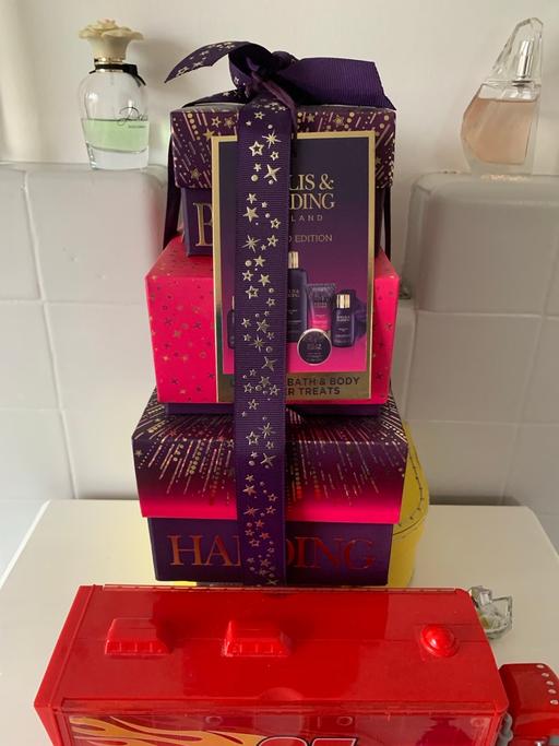 Buy & Sell Corngreaves Trading Estate Sandwell - Photos for Gift set Baylis and Harding large / collect