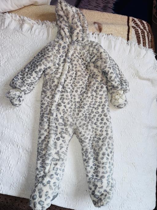 Buy & Sell London Luton Airport Luton - Photos for Unisex, 9-12 months Baby snowsuit-pram suits