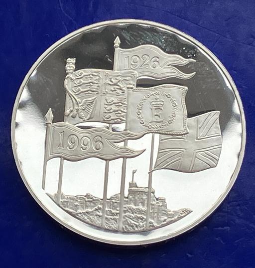 Buy & Sell Yeovil Somerset - Photos for Queen Elizabeth 2nd 5pounds silver coin 1oz