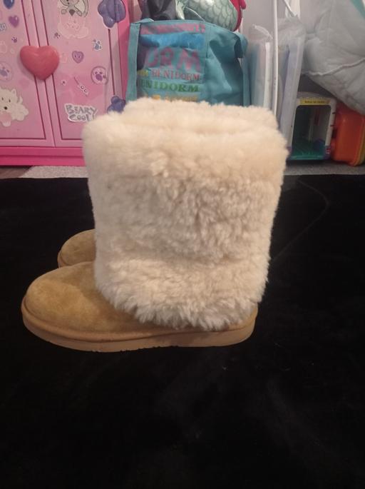 Buy & Sell Maghull Sefton - Photos for genuine UGG boots size 4