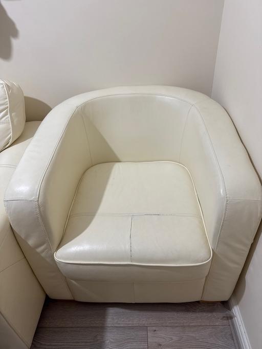 Buy & Sell Ardwick Manchester - Photos for One seater cream sofa