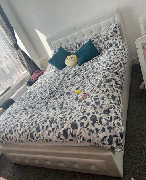 Buy & Sell Bromley East London - Photos for White leather bed