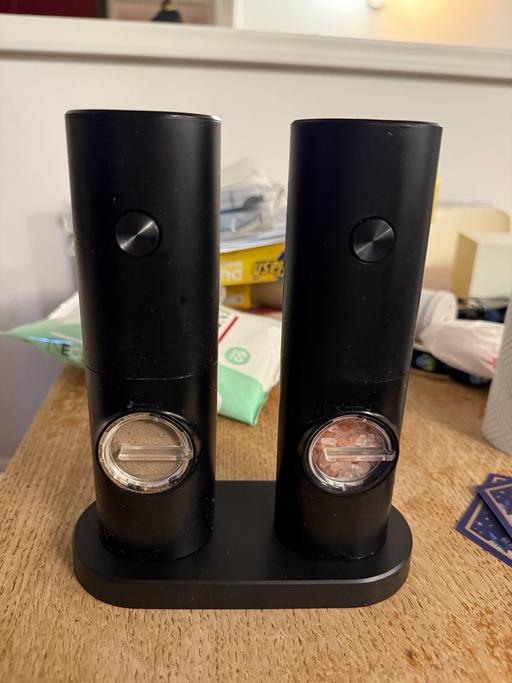 Buy & Sell South Quay East London - Photos for Electric Salt and Pepper Grinder Set