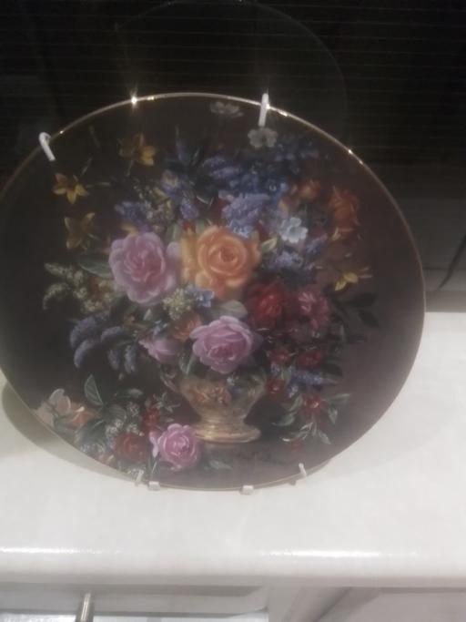 Buy & Sell Aldridge Walsall - Photos for ROYAL DOULTON PLATE