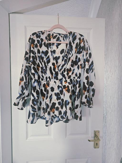 Buy & Sell Newton Doncaster - Photos for Long sleeved top, size 16.. like new.