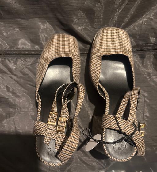 Buy & Sell Denholme Bradford - Photos for Brown gjngham heels NEW!