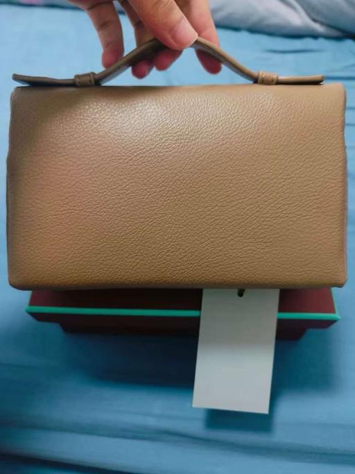 Buy & Sell Blackhorse Road East London - Photos for Loro piana bag