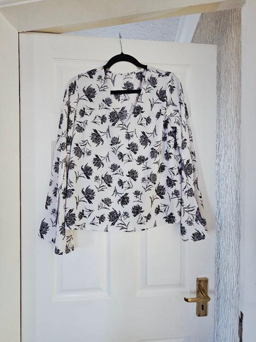 Buy & Sell Newton Doncaster - Photos for Long sleeved top, size 12.. like new
