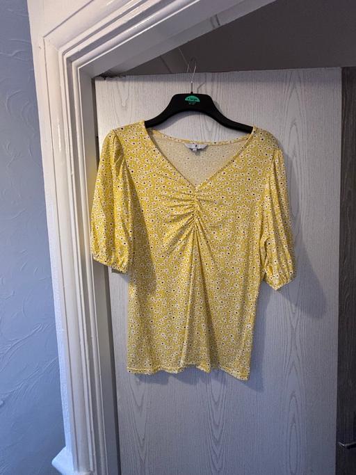 Buy & Sell Ponders End North London - Photos for Yellow floral jersey top