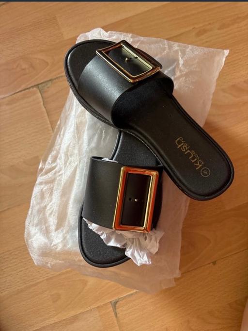 Buy & Sell Croydon Croydon - Photos for Buckle up black sandals