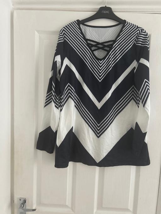 Buy & Sell Wombwell Barnsley - Photos for New Size Medium Top